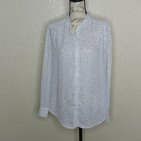 Time and Tru Polka Dot Button Down Shirt Size M - Picture 1 of 4